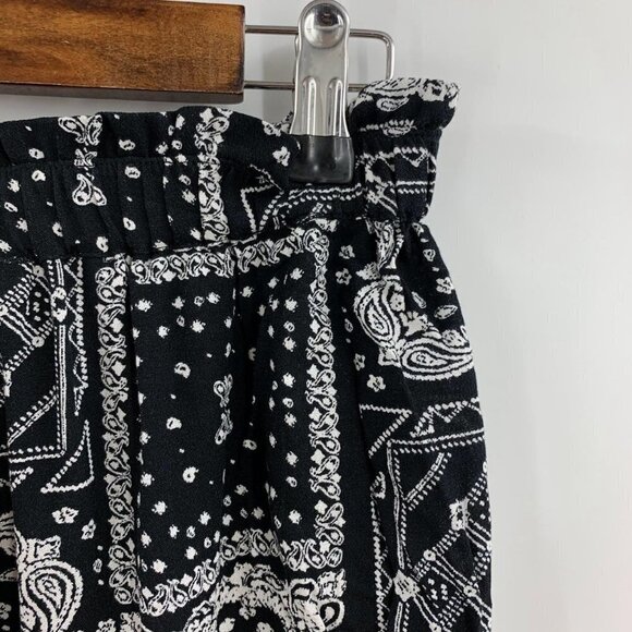 BP Women's Print Black Bandanamix Pockets Elastic Waist Paperbag Shorts SZ 2 NWT - Picture 3 of 13